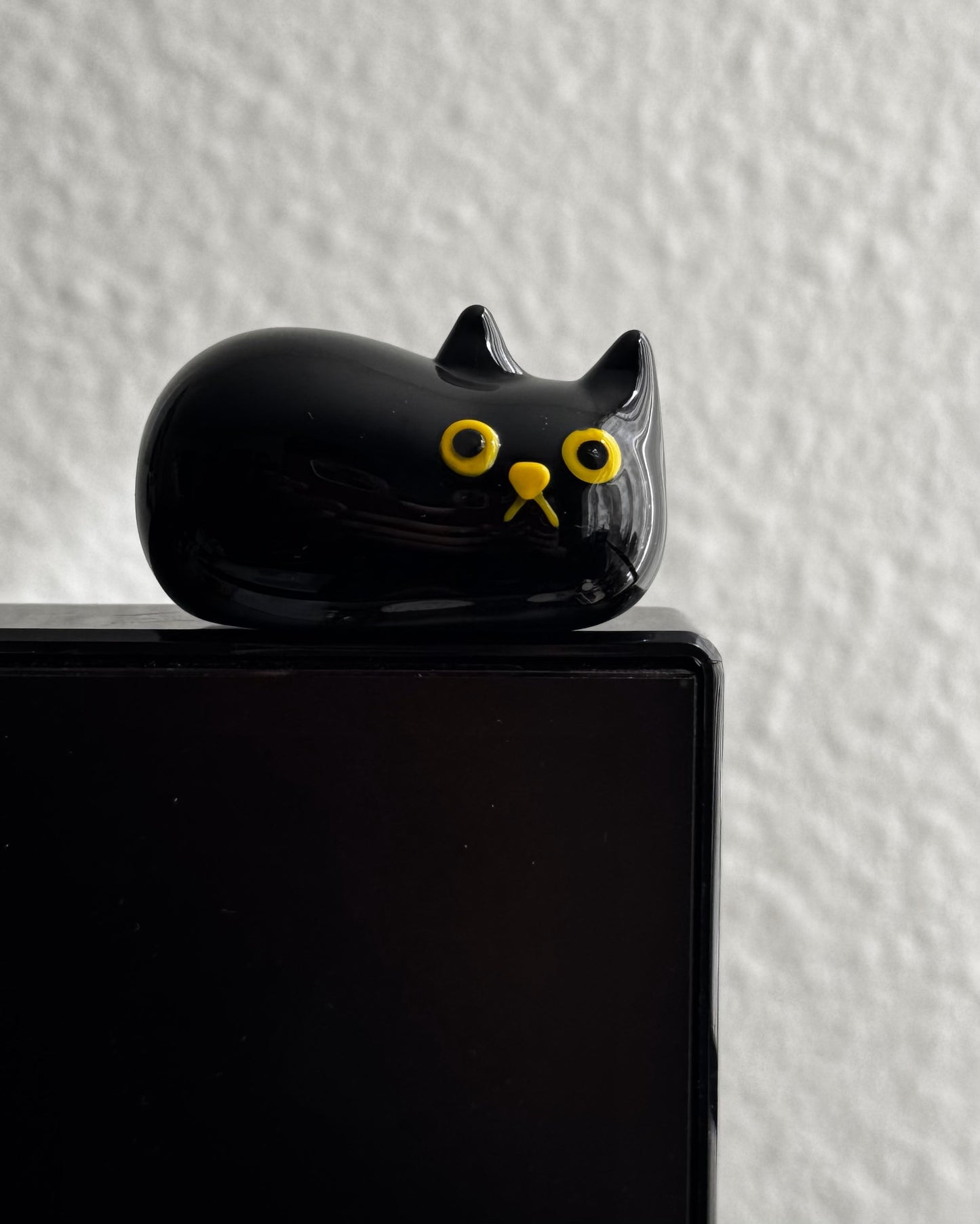 'I am here' black cat lampwork glass figurine