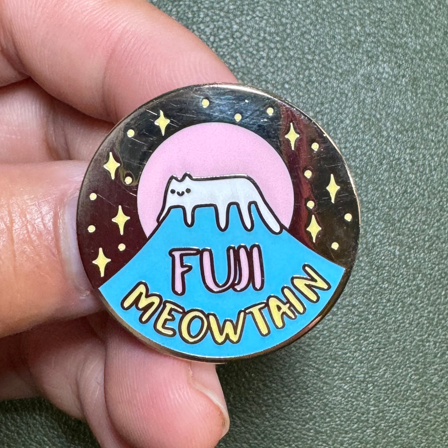 Cat pin - Fuji Meowtain