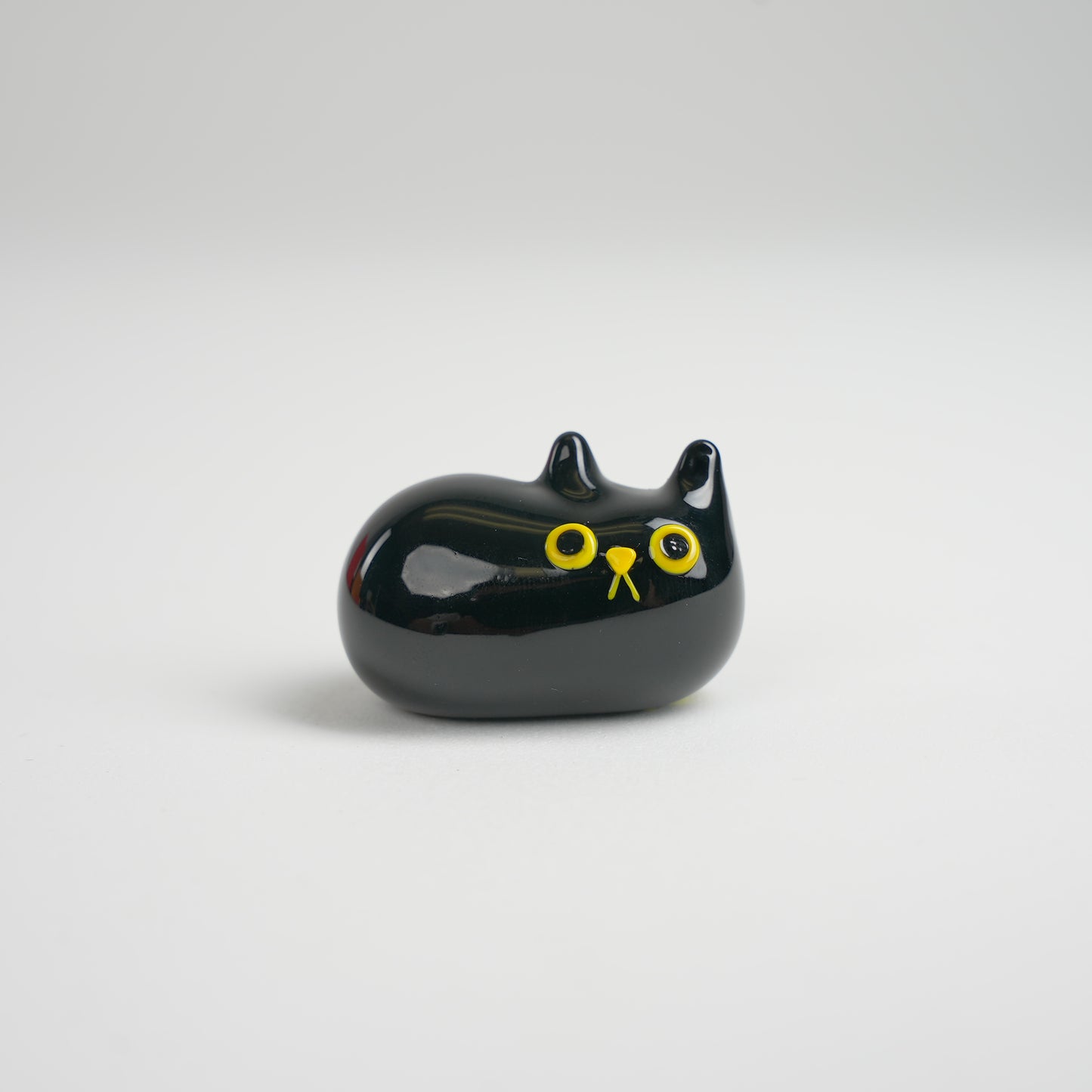 'I am here' black cat lampwork glass figurine